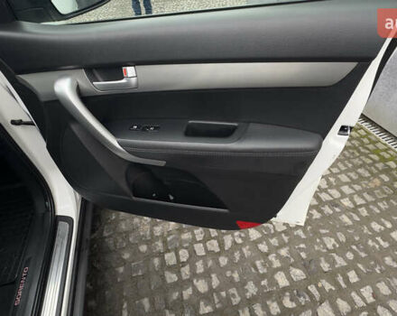 Білий Кіа Соренто, об'ємом двигуна 2.2 л та пробігом 225 тис. км за 14900 $, фото 23 на Automoto.ua