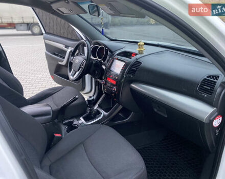 Белый Киа Соренто, объемом двигателя 2.2 л и пробегом 240 тыс. км за 10777 $, фото 26 на Automoto.ua
