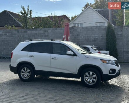 Белый Киа Соренто, объемом двигателя 2.4 л и пробегом 215 тыс. км за 11400 $, фото 3 на Automoto.ua