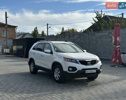 Белый Киа Соренто, объемом двигателя 2.4 л и пробегом 215 тыс. км за 11400 $, фото 2 на Automoto.ua