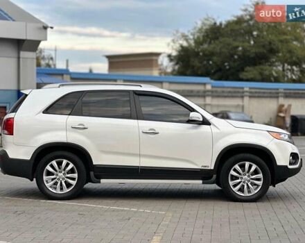 Киа Соренто 2011 в Одессе на Automoto.ua Белый Киа Соренто, объемом двигателя 2.2 л и пробегом 242 тыс. км за 14490 $, фото 3 на Automoto.ua