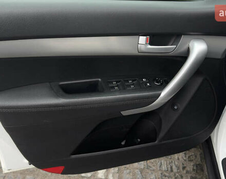 Білий Кіа Соренто, об'ємом двигуна 2.2 л та пробігом 225 тис. км за 14900 $, фото 10 на Automoto.ua