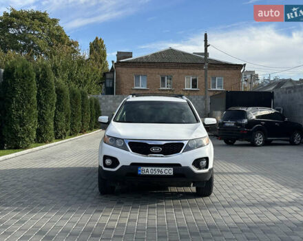 Белый Киа Соренто, объемом двигателя 2.4 л и пробегом 215 тыс. км за 11400 $, фото 1 на Automoto.ua