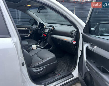 Белый Киа Соренто, объемом двигателя 2.2 л и пробегом 212 тыс. км за 13800 $, фото 3 на Automoto.ua