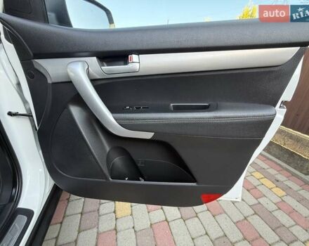 Білий Кіа Соренто, об'ємом двигуна 2.2 л та пробігом 227 тис. км за 13599 $, фото 128 на Automoto.ua
