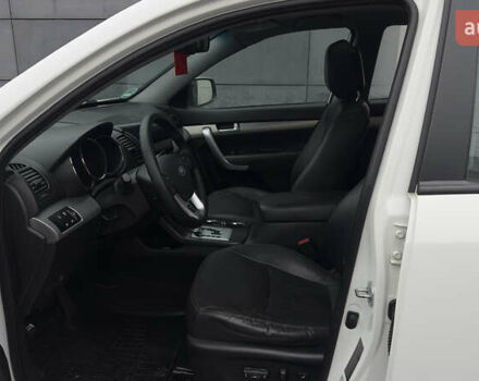 Білий Кіа Соренто, об'ємом двигуна 2.2 л та пробігом 225 тис. км за 14900 $, фото 11 на Automoto.ua