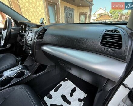 Білий Кіа Соренто, об'ємом двигуна 2.2 л та пробігом 227 тис. км за 13599 $, фото 125 на Automoto.ua