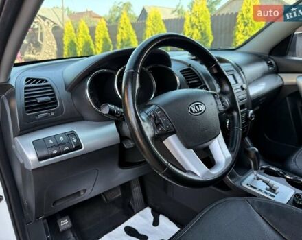 Білий Кіа Соренто, об'ємом двигуна 2.2 л та пробігом 227 тис. км за 13599 $, фото 93 на Automoto.ua