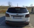 Белый Киа Соренто, объемом двигателя 2.4 л и пробегом 233 тыс. км за 12000 $, фото 3 на Automoto.ua