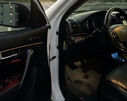 Белый Киа Соренто, объемом двигателя 2.36 л и пробегом 278 тыс. км за 10300 $, фото 7 на Automoto.ua