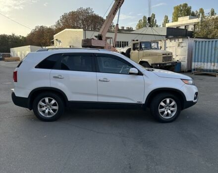 Белый Киа Соренто, объемом двигателя 2.4 л и пробегом 200 тыс. км за 10900 $, фото 2 на Automoto.ua