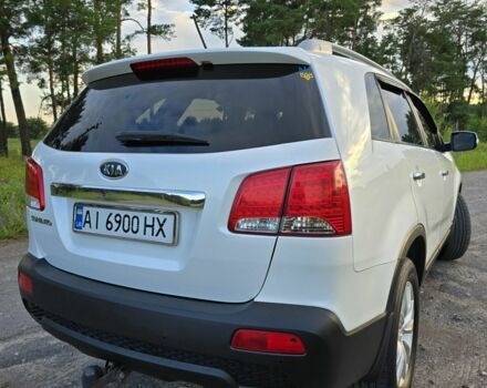 Белый Киа Соренто, объемом двигателя 2.4 л и пробегом 205 тыс. км за 11500 $, фото 1 на Automoto.ua