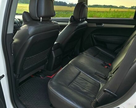 Белый Киа Соренто, объемом двигателя 2.4 л и пробегом 205 тыс. км за 11500 $, фото 9 на Automoto.ua