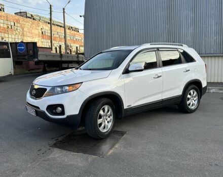 Белый Киа Соренто, объемом двигателя 2.4 л и пробегом 200 тыс. км за 10900 $, фото 1 на Automoto.ua
