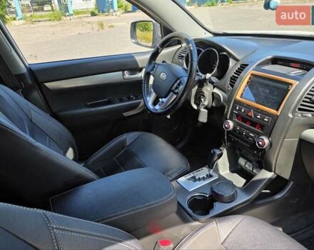 Білий Кіа Соренто, об'ємом двигуна 2.2 л та пробігом 227 тис. км за 14000 $, фото 12 на Automoto.ua