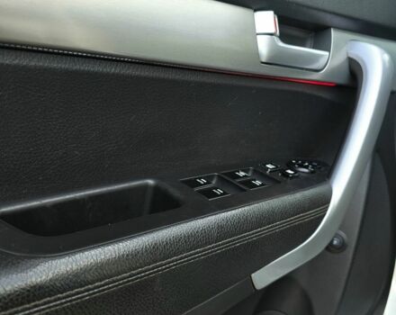 Белый Киа Соренто, объемом двигателя 2.4 л и пробегом 205 тыс. км за 11500 $, фото 12 на Automoto.ua