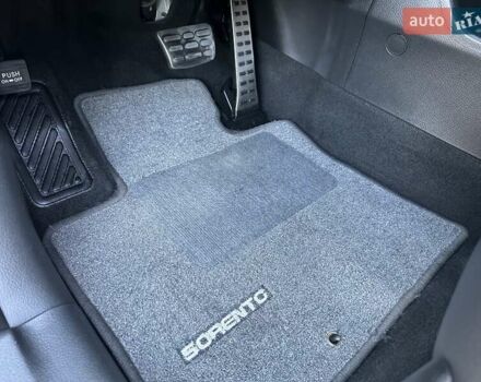 Білий Кіа Соренто, об'ємом двигуна 2.2 л та пробігом 212 тис. км за 14350 $, фото 140 на Automoto.ua