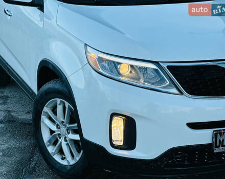 Белый Киа Соренто, объемом двигателя 2.4 л и пробегом 146 тыс. км за 12200 $, фото 2 на Automoto.ua