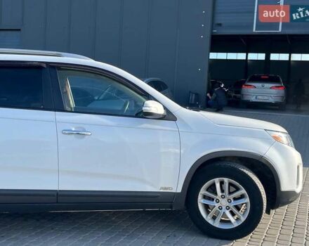 Белый Киа Соренто, объемом двигателя 2.4 л и пробегом 203 тыс. км за 10640 $, фото 5 на Automoto.ua