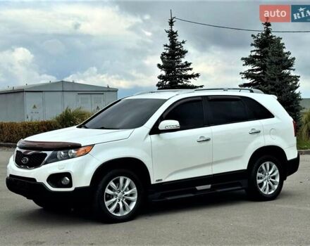 Киа Соренто 2013 в Константиновке на Automoto.ua Белый Киа Соренто, объемом двигателя 2.2 л и пробегом 106 тыс. км за 16400 $, фото 1 на Automoto.ua