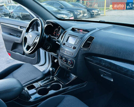 Белый Киа Соренто, объемом двигателя 2.4 л и пробегом 146 тыс. км за 12200 $, фото 30 на Automoto.ua