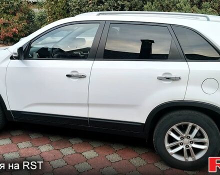 Белый Киа Соренто, объемом двигателя 2.4 л и пробегом 146 тыс. км за 12500 $, фото 3 на Automoto.ua