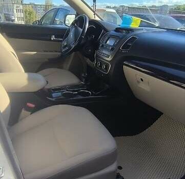 Білий Кіа Соренто, об'ємом двигуна 2.36 л та пробігом 232 тис. км за 10900 $, фото 7 на Automoto.ua