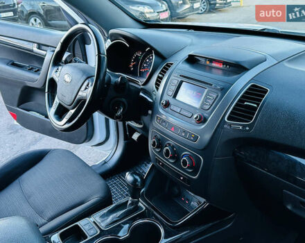 Белый Киа Соренто, объемом двигателя 2.4 л и пробегом 146 тыс. км за 12200 $, фото 31 на Automoto.ua