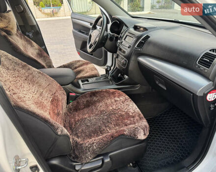 Киа Соренто 2013 в Измаиле на Automoto.ua Белый Киа Соренто, объемом двигателя 2.2 л и пробегом 200 тыс. км за 15000 $, фото 13 на Automoto.ua