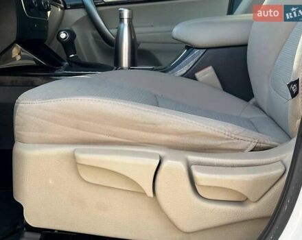 Белый Киа Соренто, объемом двигателя 2.4 л и пробегом 203 тыс. км за 10640 $, фото 14 на Automoto.ua