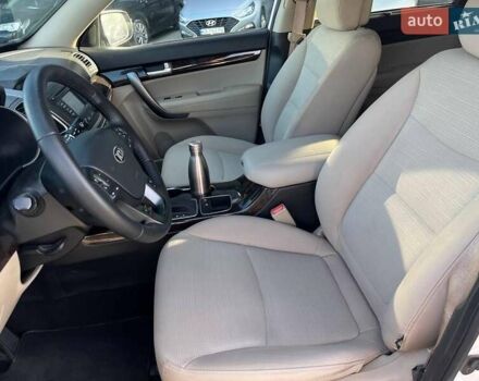 Белый Киа Соренто, объемом двигателя 2.4 л и пробегом 203 тыс. км за 10640 $, фото 16 на Automoto.ua