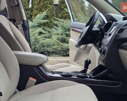 Білий Кіа Соренто, об'ємом двигуна 2.36 л та пробігом 160 тис. км за 11000 $, фото 13 на Automoto.ua