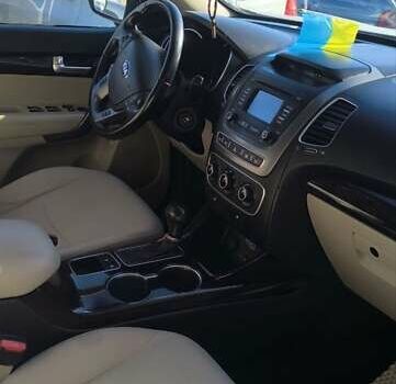 Білий Кіа Соренто, об'ємом двигуна 2.36 л та пробігом 232 тис. км за 10900 $, фото 11 на Automoto.ua