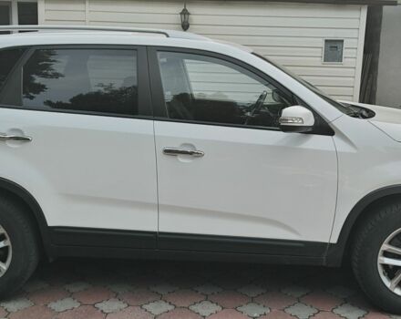 Белый Киа Соренто, объемом двигателя 2.4 л и пробегом 146 тыс. км за 12525 $, фото 2 на Automoto.ua