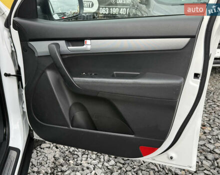 Белый Киа Соренто, объемом двигателя 2.2 л и пробегом 234 тыс. км за 14800 $, фото 29 на Automoto.ua