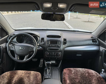 Киа Соренто 2013 в Измаиле на Automoto.ua Белый Киа Соренто, объемом двигателя 2.2 л и пробегом 200 тыс. км за 15000 $, фото 8 на Automoto.ua