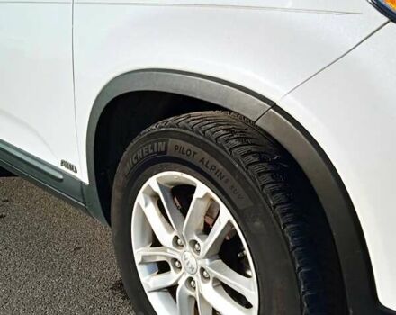 Белый Киа Соренто, объемом двигателя 2.4 л и пробегом 201 тыс. км за 10400 $, фото 8 на Automoto.ua