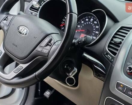 Білий Кіа Соренто, об'ємом двигуна 2.36 л та пробігом 160 тис. км за 11000 $, фото 17 на Automoto.ua