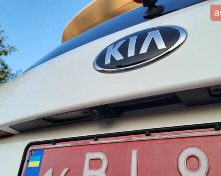 Белый Киа Соренто, объемом двигателя 2.2 л и пробегом 205 тыс. км за 16199 $, фото 14 на Automoto.ua