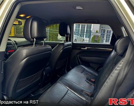 Білий Кіа Соренто, об'ємом двигуна 2.2 л та пробігом 117 тис. км за 15900 $, фото 6 на Automoto.ua