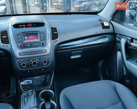 Белый Киа Соренто, объемом двигателя 2.4 л и пробегом 146 тыс. км за 12200 $, фото 21 на Automoto.ua