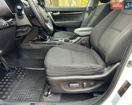 Белый Киа Соренто, объемом двигателя 2.2 л и пробегом 132 тыс. км за 17800 $, фото 36 на Automoto.ua