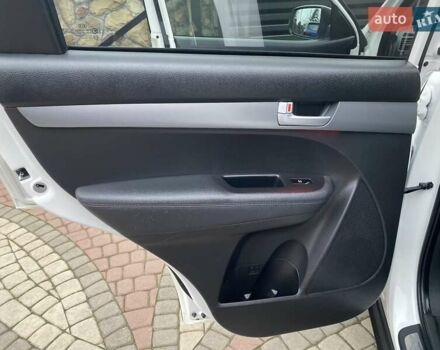 Белый Киа Соренто, объемом двигателя 2.2 л и пробегом 233 тыс. км за 16999 $, фото 98 на Automoto.ua