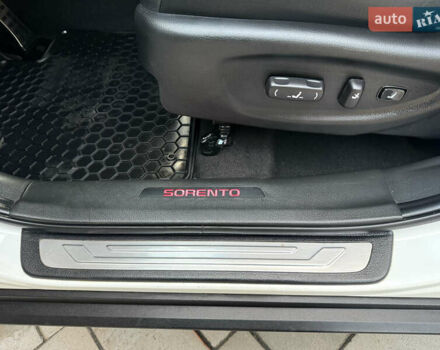 Кіа Соренто 2014 у Івано-Франківську на Automoto.ua Білий Кіа Соренто, об'ємом двигуна 2.2 л та пробігом 228 тис. км за 17950 $, фото 26 на Automoto.ua