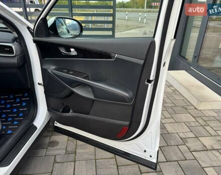 Киа Соренто 2015 в Ровно на Automoto.ua Белый Киа Соренто, объемом двигателя 2.36 л и пробегом 184 тыс. км за 13500 $, фото 31 на Automoto.ua