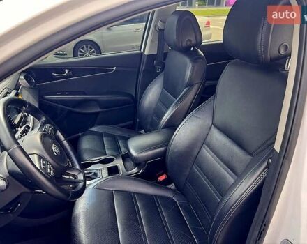 Белый Киа Соренто, объемом двигателя 3.3 л и пробегом 143 тыс. км за 15900 $, фото 7 на Automoto.ua