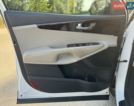 Белый Киа Соренто, объемом двигателя 2.36 л и пробегом 96 тыс. км за 16500 $, фото 7 на Automoto.ua