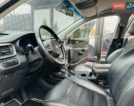 Киа Соренто 2015 в Харькове на Automoto.ua Белый Киа Соренто, объемом двигателя 2 л и пробегом 291 тыс. км за 17900 $, фото 11 на Automoto.ua