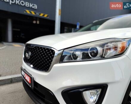 Белый Киа Соренто, объемом двигателя 2 л и пробегом 187 тыс. км за 13990 $, фото 1 на Automoto.ua