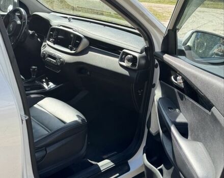 Белый Киа Соренто, объемом двигателя 2.2 л и пробегом 170 тыс. км за 18200 $, фото 6 на Automoto.ua